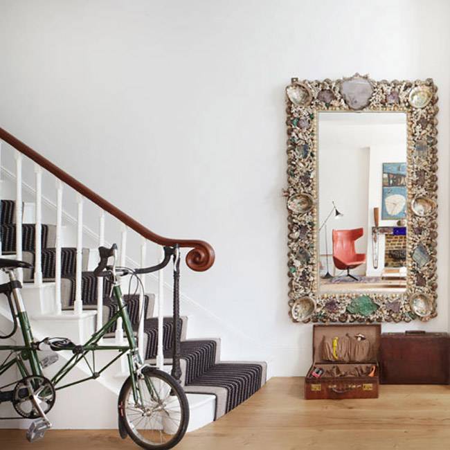 Зеркала в интерьере гостиной: виды, дизайн, варианты форм, выбор места расположения