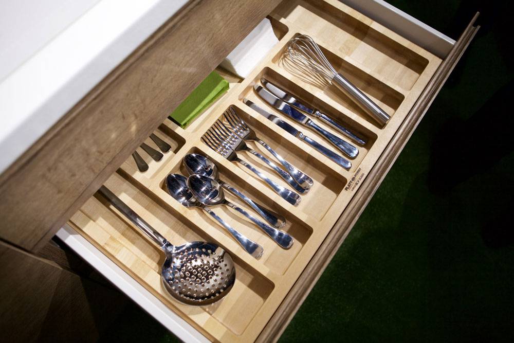 Лоток для столовых приборов в ящик: выбираем идеальный органайзер на кухню