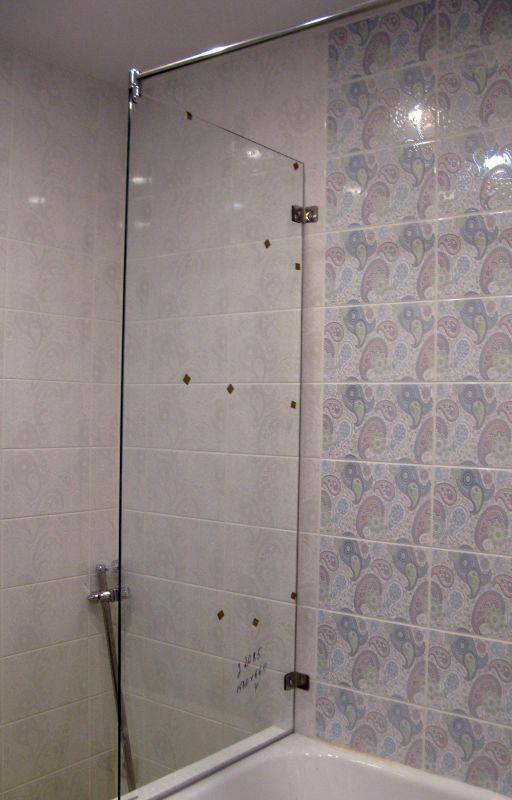 ???? стеклянные шторки для ванной: модели, их назначение и преимущества
