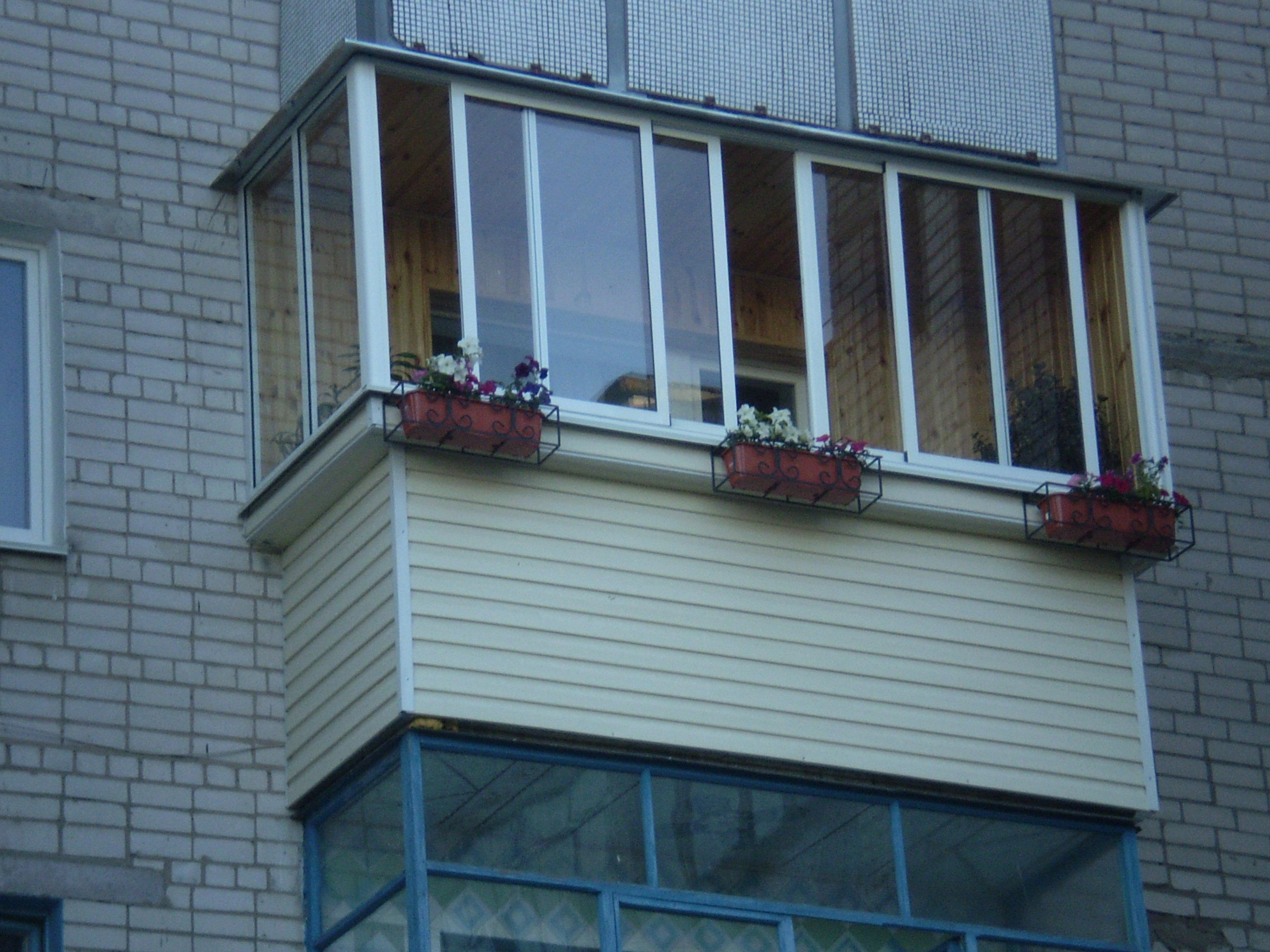 фото балкона снаружи панельного дома