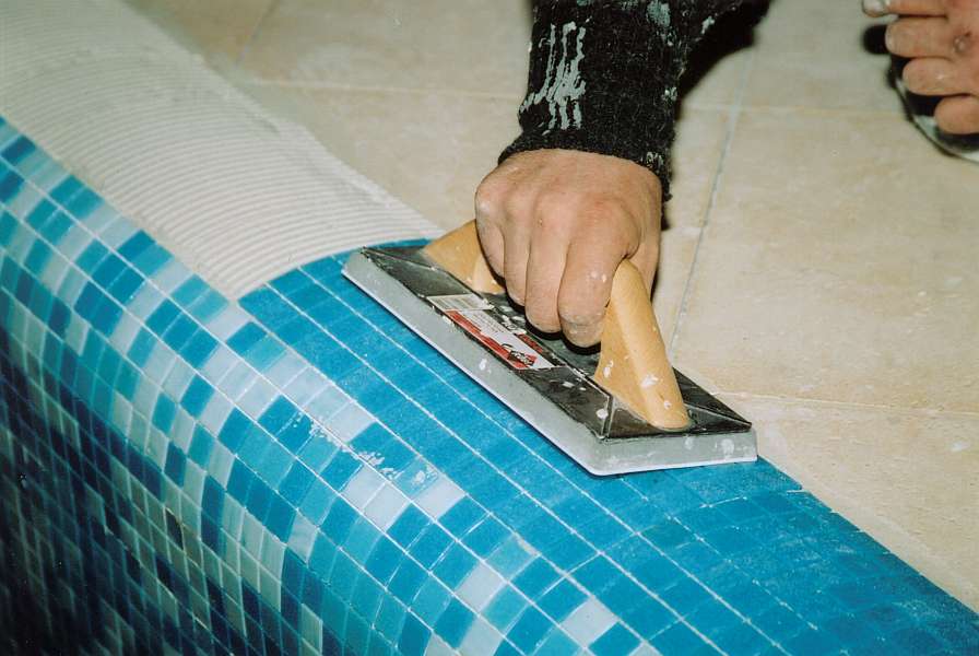 Можно ли класть плитку на гипсокартон, как клеить плитку на гипрок своими руками, особенности укладки