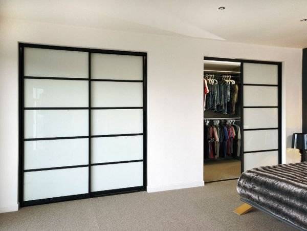 Раздвижные двери для гардеробной: красивые и функциональные двери на 35 фото