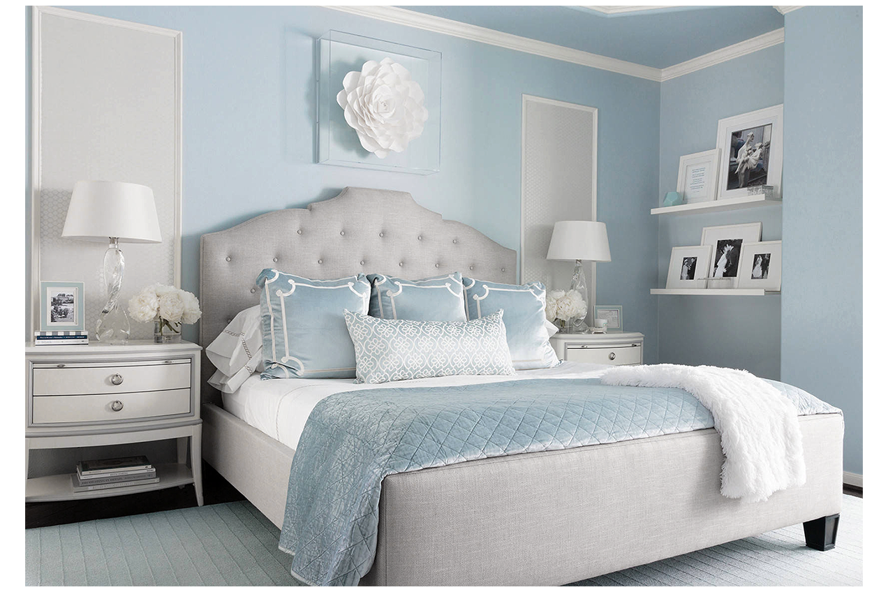 Спальня в голубых тонах: как выбрать мебель и шторы, фото интерьеров