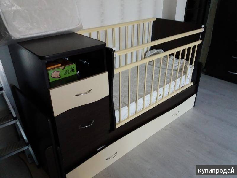 Кроватка с пеленальным столиком (23 фото + видео): выбор модели для новорожденного