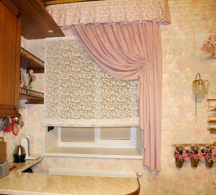 Короткие шторы: 99 фото в интерьере спальни, гостиной, кухни, детской и балконе