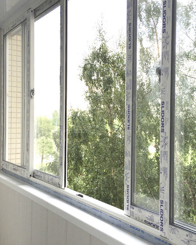 Как устроены раздвижные окна на балконе — особенности конструкций