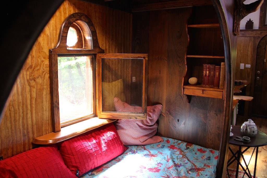 Крошечный домик для медитаций в бывшей коммуне хиппи
