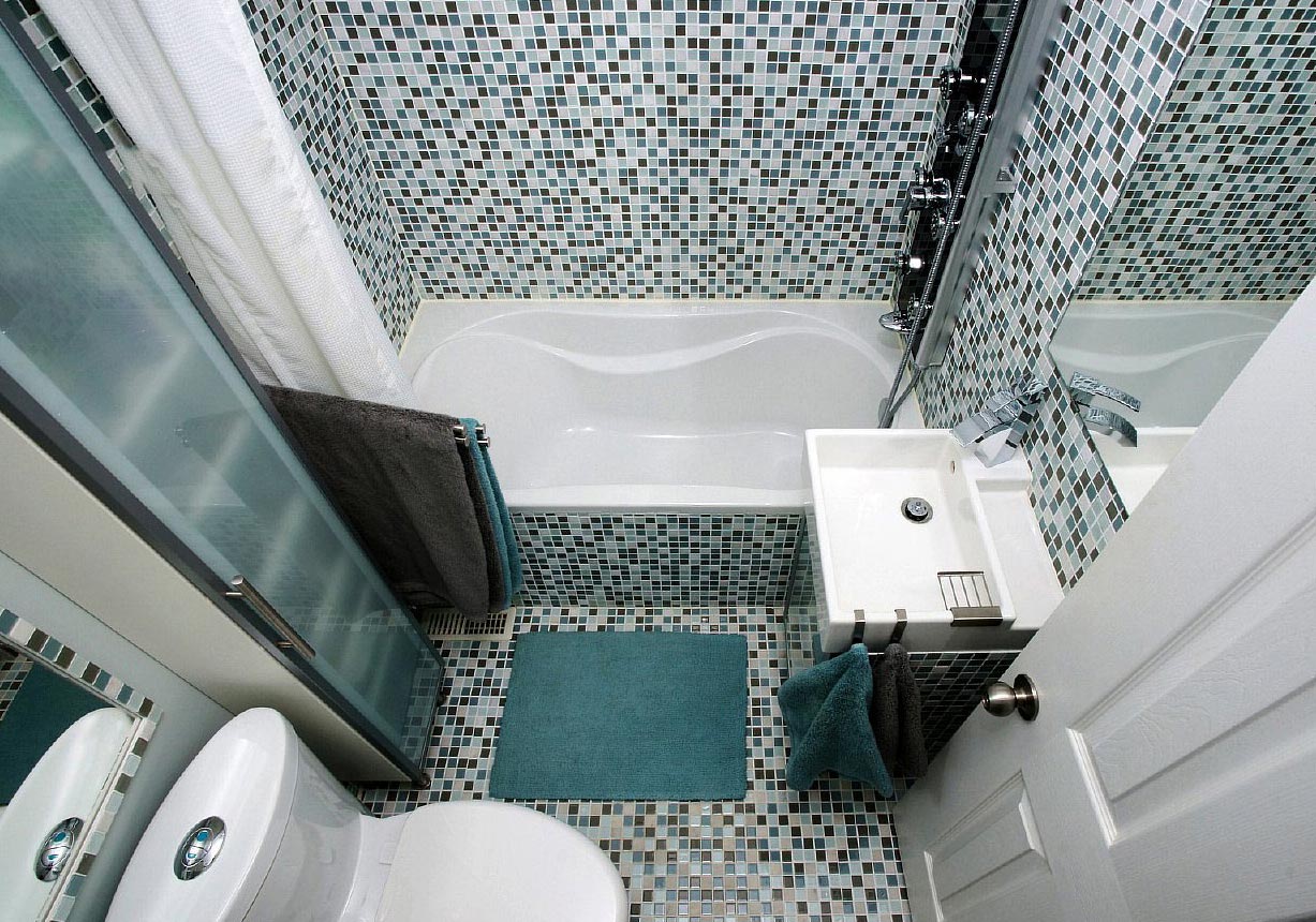 Мозаика в маленькой ванной комнате