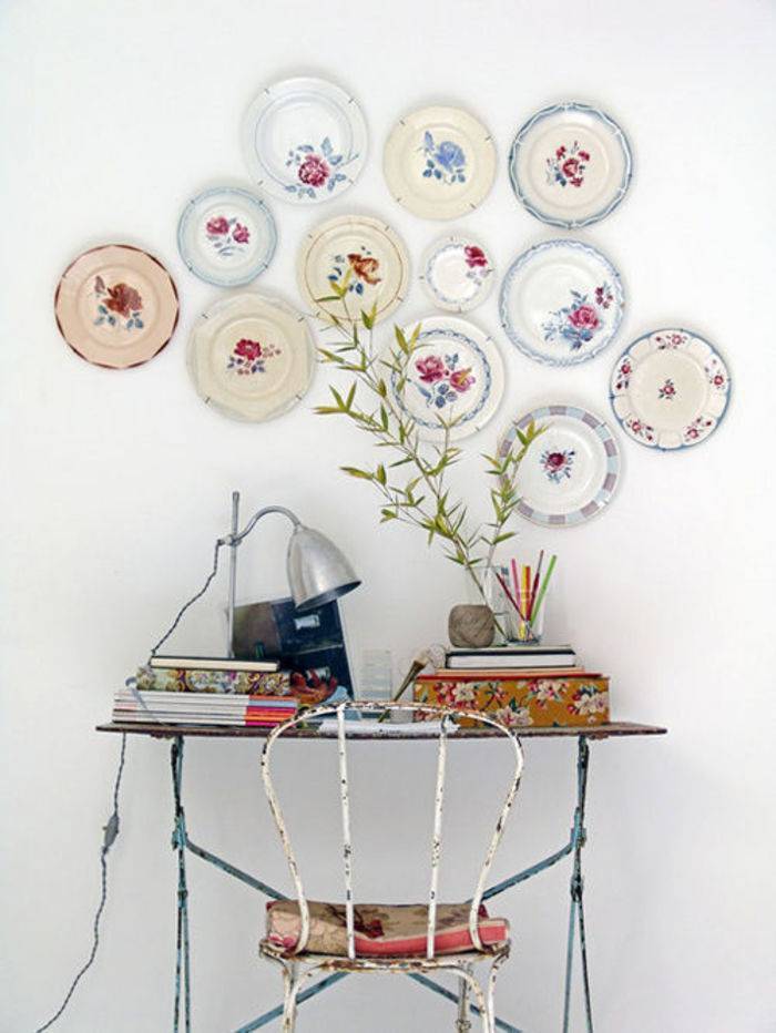 Декоративные тарелки на стену: лучшие идеи оформления и создания уникального стиля (105 фото)