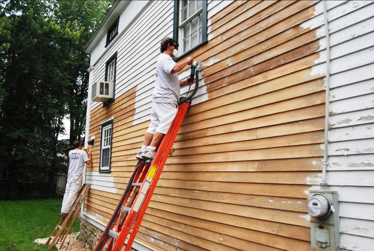 Покраска деревянных стен