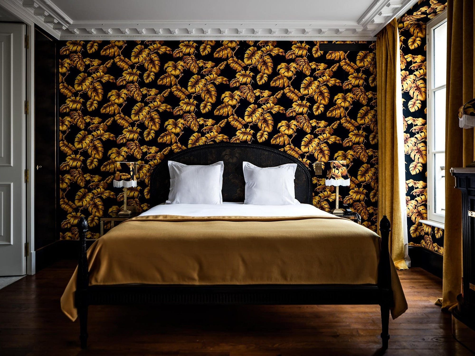 Интерьер в чёрно-золотом цвете - оригинальное оформление комнат
