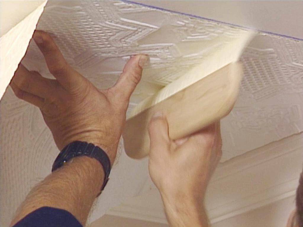 Поклейка потолочной плитки на побелку: правила, необходимые материалы