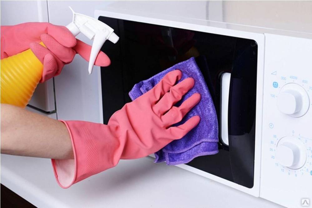 Как быстро помыть микроволновку внутри: полезные лайфхаки для бескомпромиссной чистоты