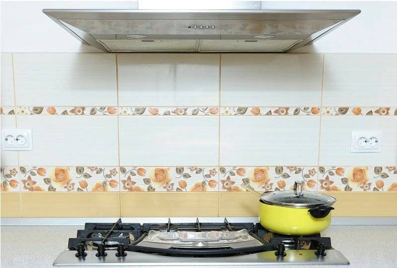 Фартук на кухню из плитки: варианты отделки, фото лучших идей оформления expertvybor.ru