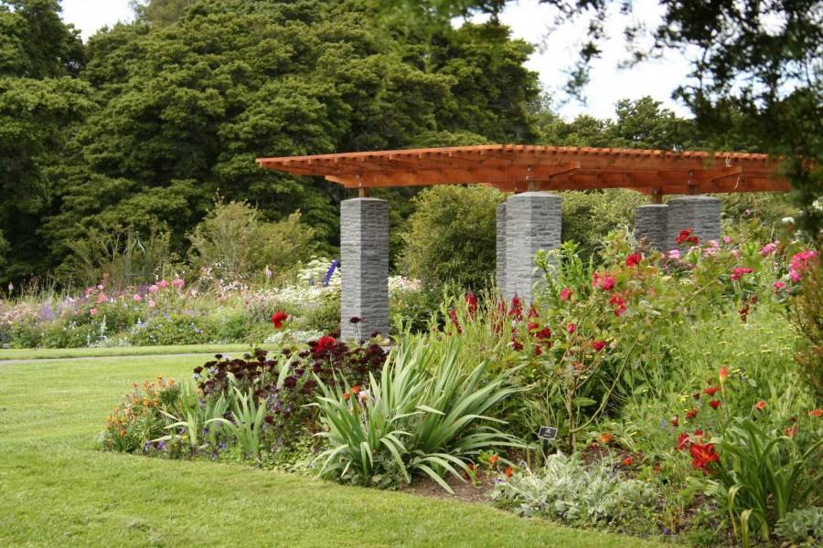 Малые архитектурные формы в ландшафтном дизайне сада: варианты из дерева, бетона, металла, гипса (+фото, видео)