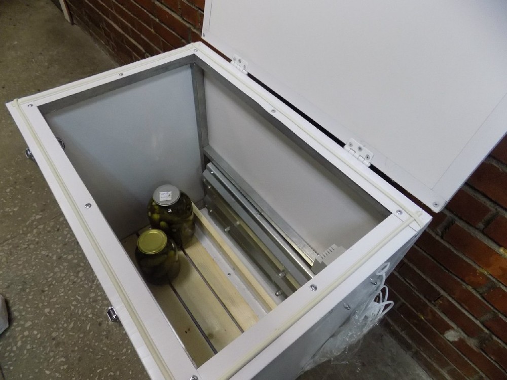 Как сделать погреб на балконе своими руками? из чего можно изготовить контейнер и нужен ли терморегулятор, фото примеры ящиков для овощей на балконе | pomasteru.ru