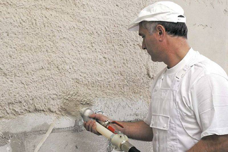 Как штукатурить бетонные стены своими руками - технология и видео