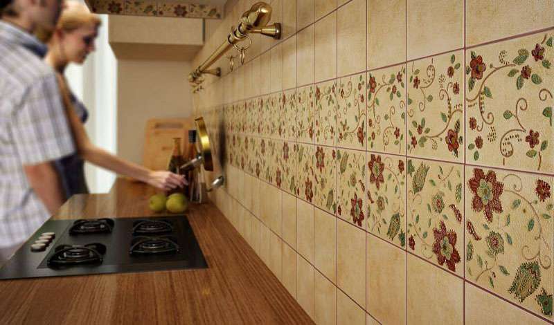 Панно из плитки на кухню: для фартука, стены, пола, виды кухонного панно