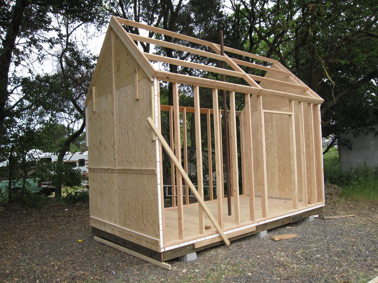 Строим дачный домик – экономно, самостоятельно, качественно