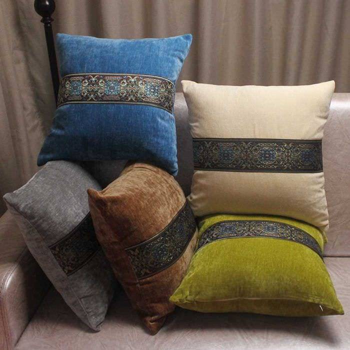 Декоративные подушки в интерьере и наполнители