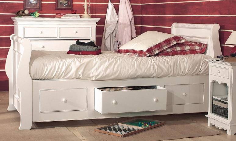 Двуспальная кровать с ящиками для хранения белья: преимущества конструкции, разновидности, что учесть при выборе, как расположить в интерьере