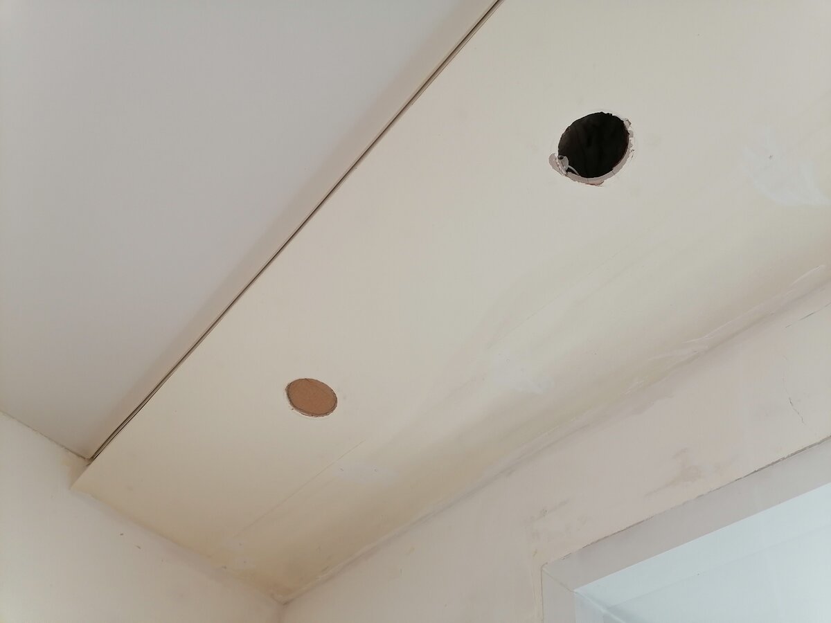 Дыра в гипсокартоне на потолке — как заделать?