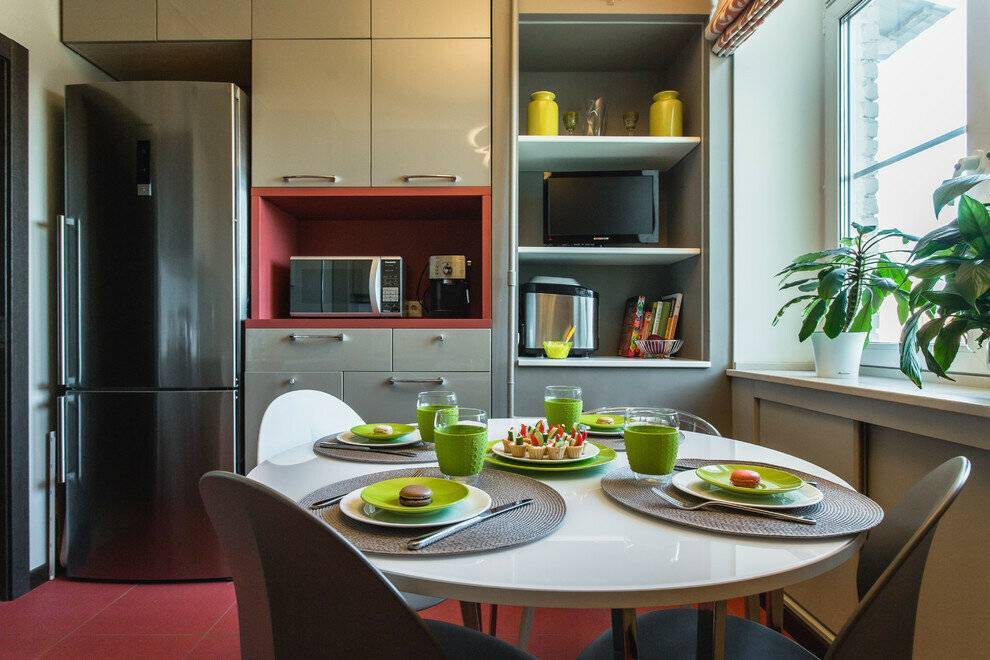 Дизайн кухни 9 кв м с балконом, холодильником и диваном: проект планировки в современном стиле
 - 39 фото