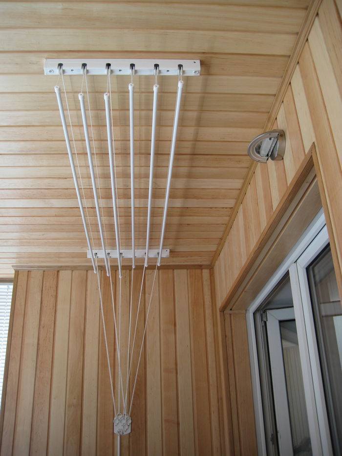 Виды сушилок для балкона: фото настенных и напольных, потолочных и электрических сушек для белья