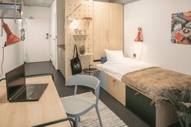 Дизайн комнаты в общежитии: как выбрать декор и мебель