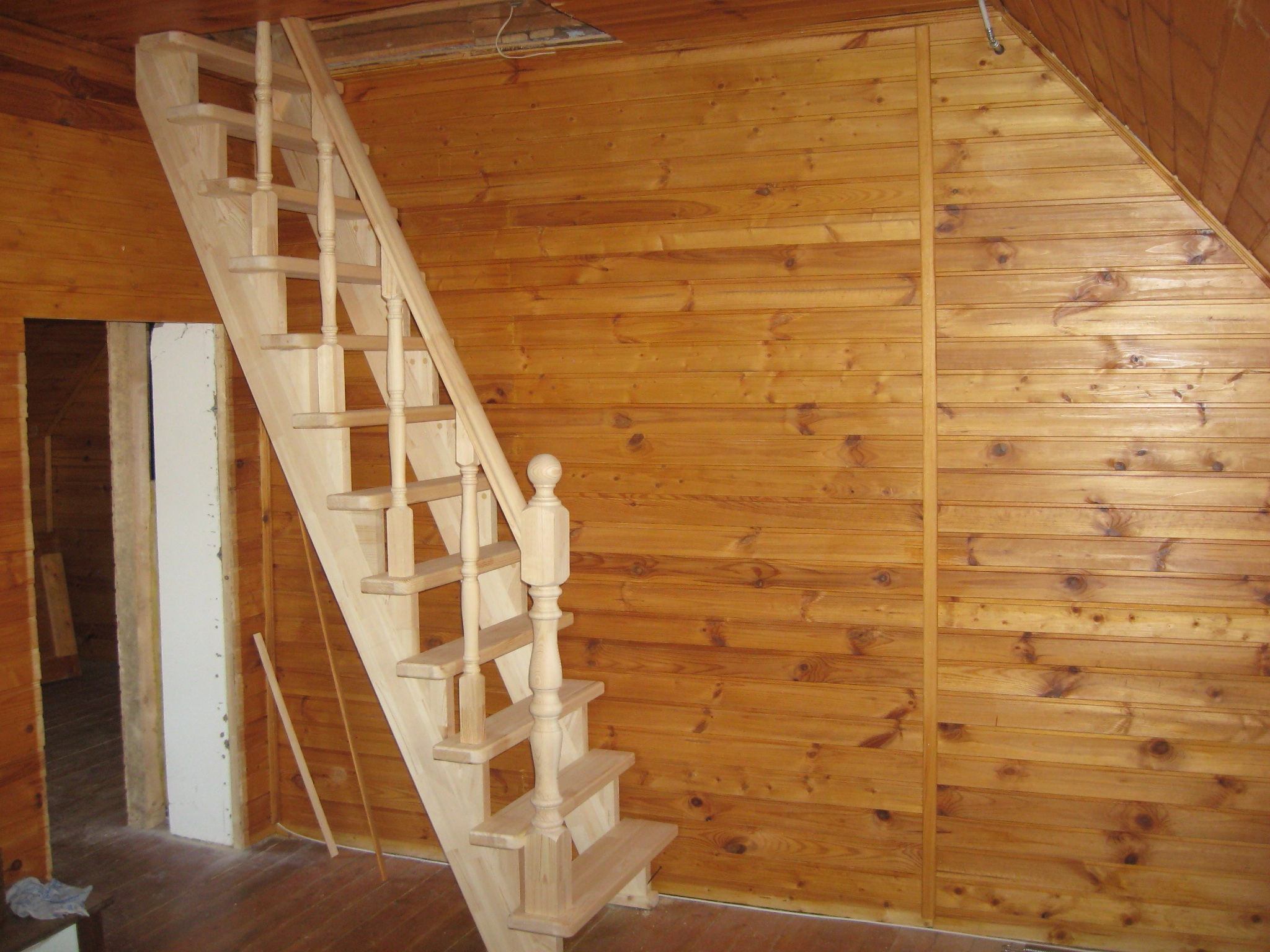 Лестницы на второй этаж в частном доме: размеры, ширина ступеней, оптимальная высота, правила расчета, фото