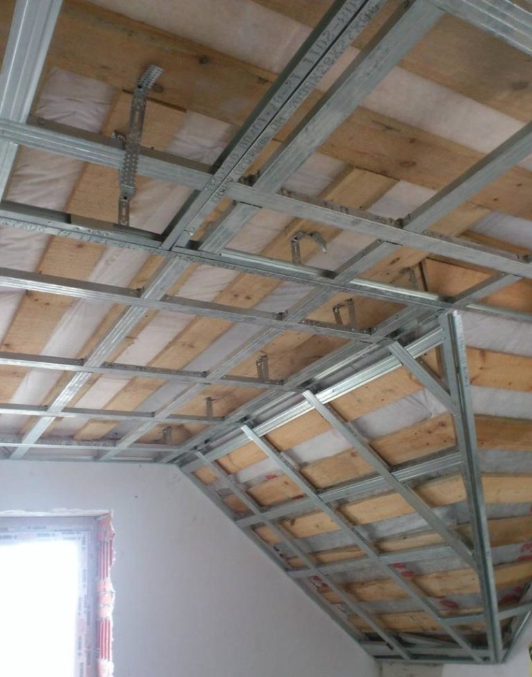Гипсокартон на деревянный потолок в доме: как обшить потолок, крепления