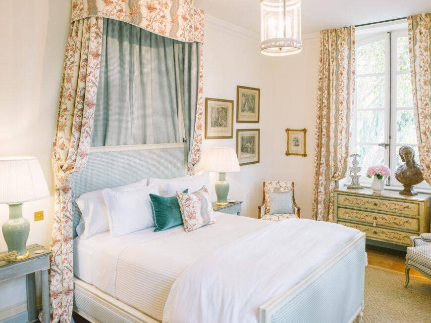 Спальня в стиле прованс — 150 фото дизайна интерьеров в различных строениях + советы по выбору мебели, освещения и текстиля