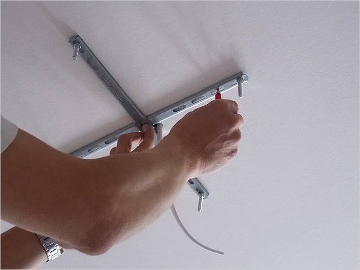 Как крепить потолочный светильник к потолку из гипсокартона
