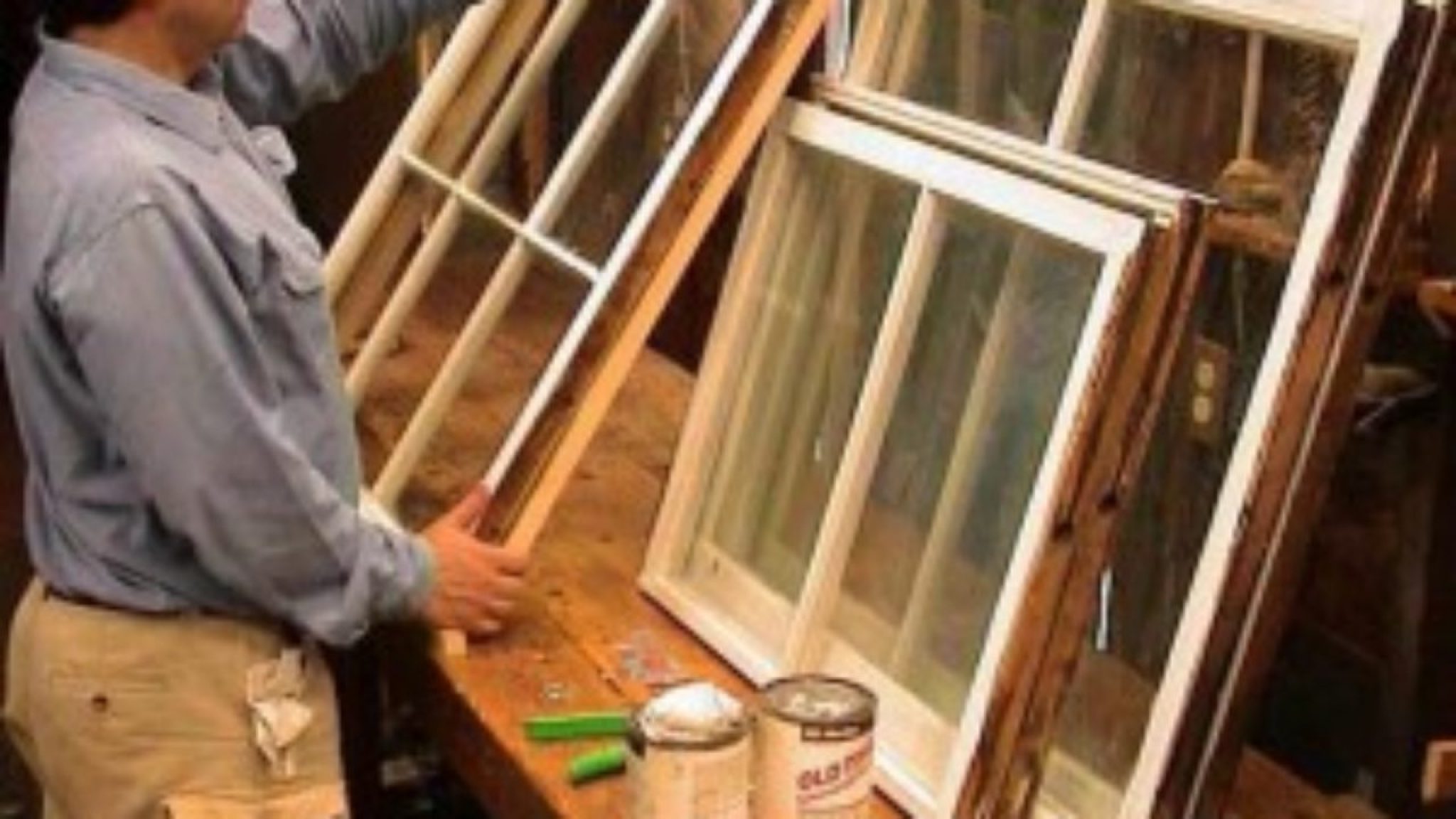 Покрасить рамы деревянных окон на даче своими руками