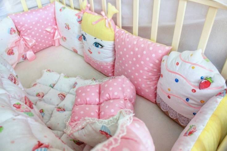 Бортики в кроватку для новорожденных своими руками: выкройки и советы